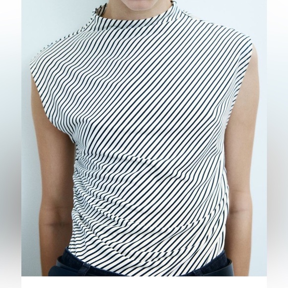 NWT: H&M b&w striped sleeveless crop top | xs - Picture 1 of 6